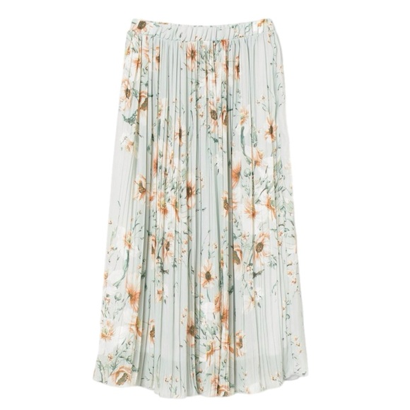 H&M Dresses & Skirts - H&M floral pleated midi skirt pistachio green floral small